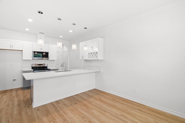 301 Henry St, Waxahachie, TX 75165 - kitchen featuring stainless steel appliances, a peninsula, white cabinetry, crown molding, and light countertops