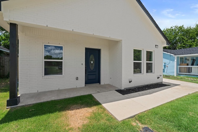301 Henry St, Waxahachie, TX 75165 - view of front of house with brick siding and a front lawn