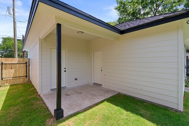 301 Henry St, Waxahachie, TX 75165 - view of exterior entry featuring a patio area