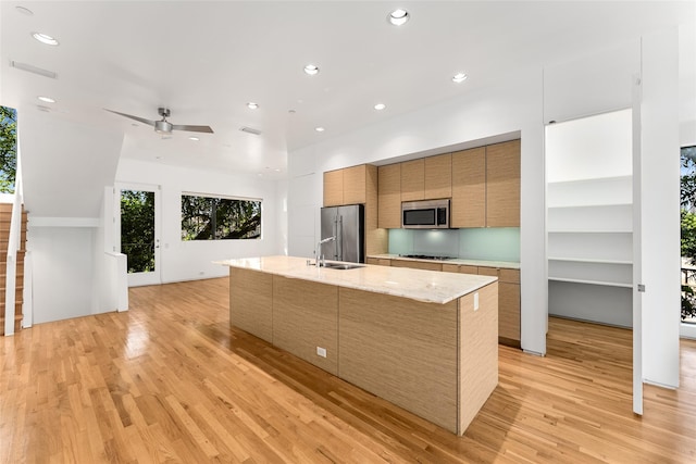1505 N Haskell Ave Unit 5, Dallas, TX 75204 - kitchen featuring stainless steel appliances, modern cabinets, light wood-type flooring, a spacious island, and recessed lighting