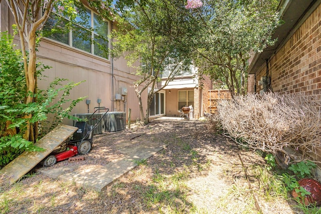 1740 Alameda Dr, Mesquite, TX 75150 - view of yard
