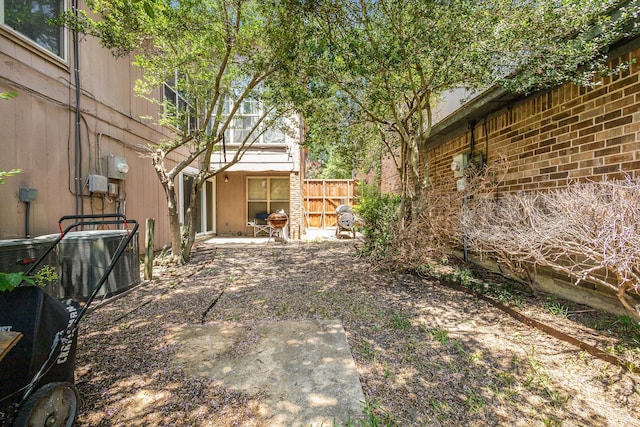 1740 Alameda Dr, Mesquite, TX 75150 - view of yard featuring a patio area