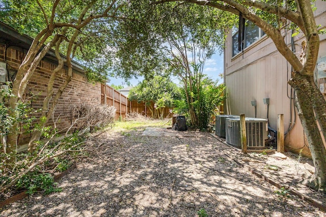 1740 Alameda Dr, Mesquite, TX 75150 - view of yard