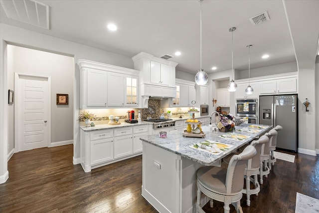 10874 Smoky Oak Trl, Flower Mound, TX 76226 - kitchen with stainless steel appliances, white cabinetry, a breakfast bar area, tasteful backsplash, and recessed lighting