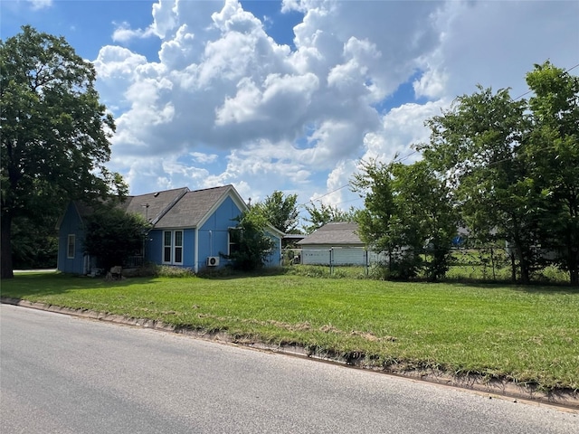603 E Thomas St, Sherman, TX 75090 - view of front of home featuring a front yard