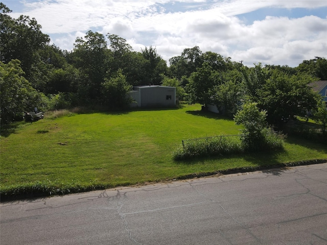 603 E Thomas St, Sherman, TX 75090 - view of grassy yard