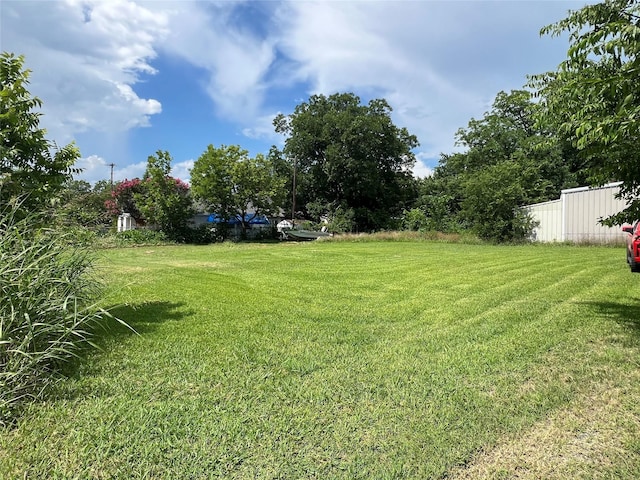 603 E Thomas St, Sherman, TX 75090 - view of green lawn