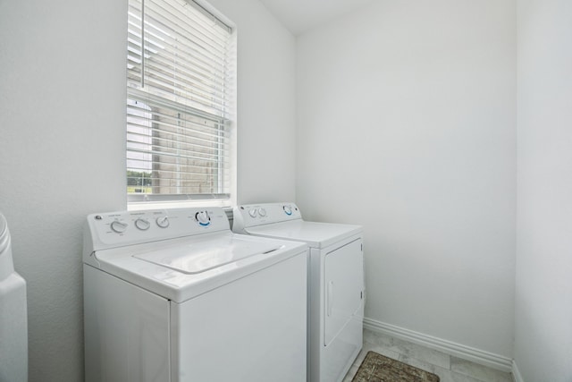 1001 Boulder Rd, Weatherford, TX 76085 - laundry room with washing machine and clothes dryer and baseboards