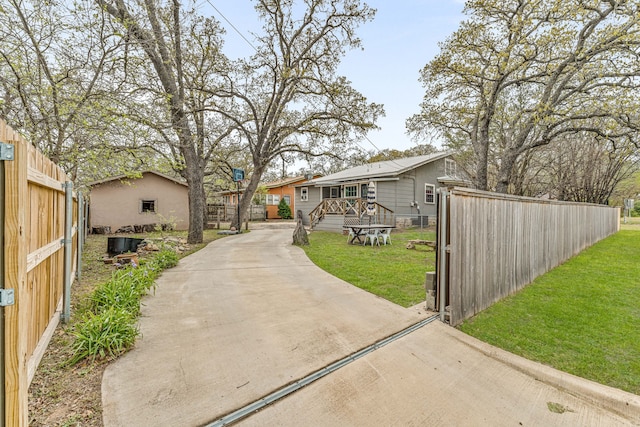 887 N Clinton St, Stephenville, TX 76401 - view of front facade featuring concrete driveway and a deck