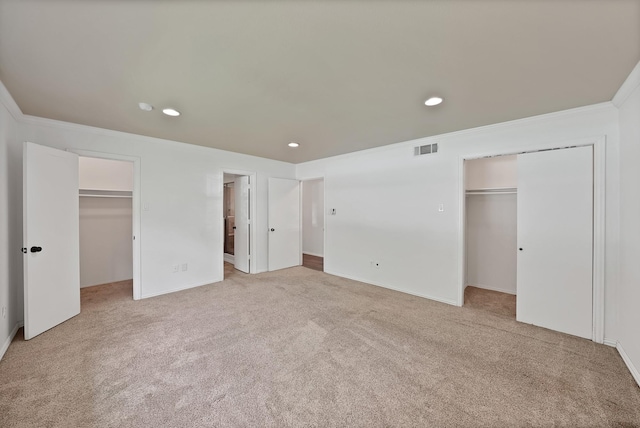 4949 Mill Run Rd, Dallas, TX 75244 - unfurnished bedroom featuring a spacious closet, a closet, carpet, recessed lighting, and ornamental molding
