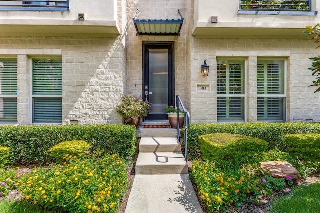7333 Valley View Ln Unit 304, Dallas, TX 75240 - property entrance with a balcony