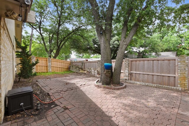 921 Sleepy Hollow Dr, Garland, TX 75043 - fenced backyard featuring a patio area and a gate