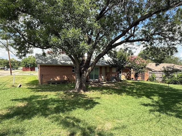 1747 Lucille Dr, Mesquite, TX 75149 - view of yard