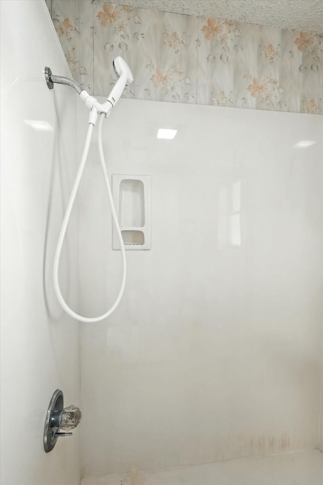 233 Hillview Dr, Hurst, TX 76054 - bathroom view