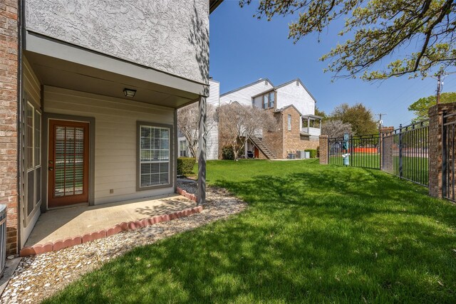 4067 Beltway Dr Unit 101, Addison, TX 75001 - view of yard with a patio area