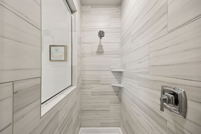 12229 Prudence Dr, Fort Worth, TX 76052 - bathroom featuring a tile shower