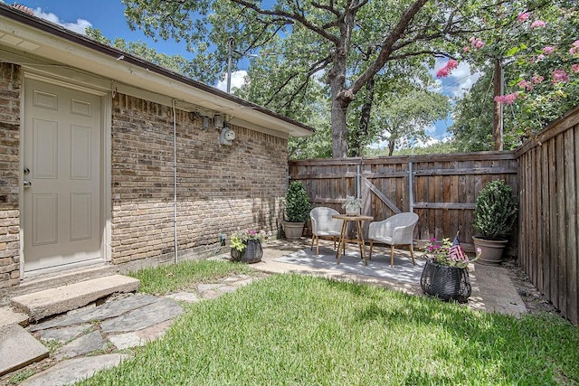 5800 Thoreau Ln, Arlington, TX 76016 - view of yard featuring a patio area