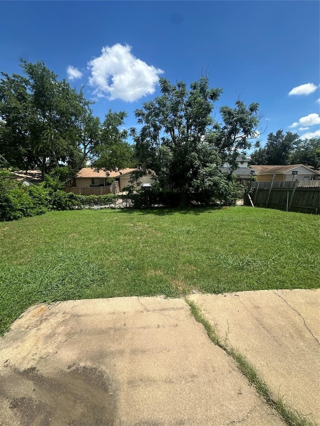 416 Meadowhill Dr, Garland, TX 75043 - view of yard