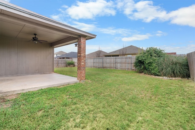 6521 La Sol Ln, Waco, TX 76712 - fenced backyard featuring a ceiling fan and a patio area