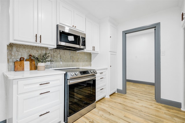 612 Circleview Dr S, Hurst, TX 76054 - kitchen with stainless steel appliances, backsplash, light wood-style floors, light countertops, and white cabinets