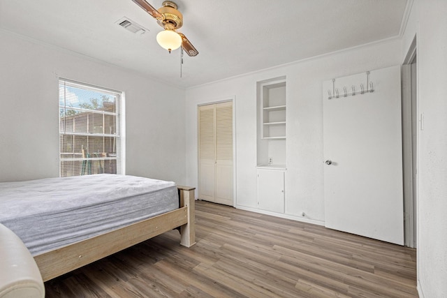 567 Celtic Rd, Howe, TX 75459 - bedroom with wood finished floors, ornamental molding, a ceiling fan, and a closet