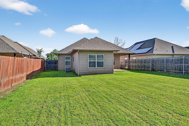 515 W Broad St, Pilot Point, TX 76258 - rear view of property featuring a fenced backyard and roof with shingles