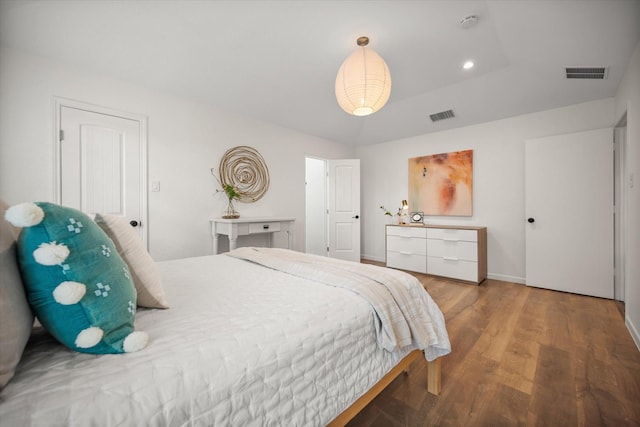 3302 Mckamy Oaks Trl, Arlington, TX 76017 - bedroom featuring wood finished floors and recessed lighting