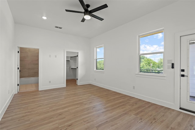 404 Cleaves St, Dallas, TX 75203 - unfurnished bedroom featuring light wood finished floors, a spacious closet, ensuite bath, a ceiling fan, and recessed lighting