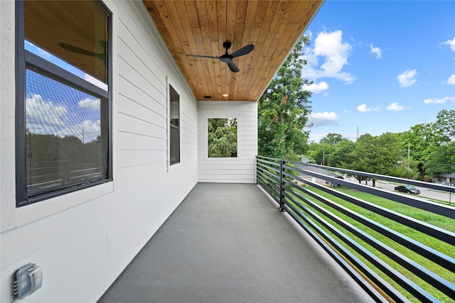 404 Cleaves St, Dallas, TX 75203 - balcony featuring a ceiling fan