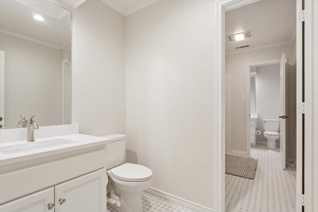 10003 Willow Bend Dr, Woodway, TX 76712 - bathroom with crown molding, vanity, and recessed lighting