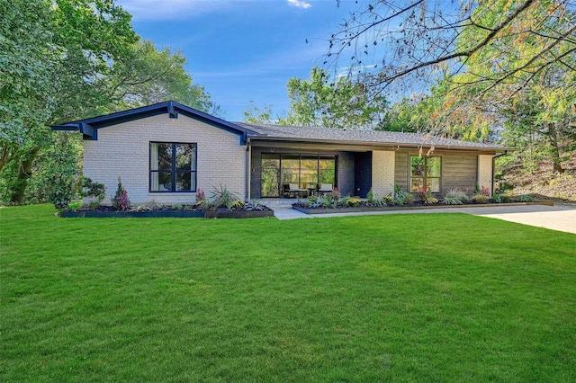 2820 Georgetown Rd, Pottsboro, TX 75076 - view of front of property featuring brick siding and a front yard