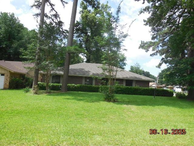 8808 Hollow Bluff Dr, Haughton, LA 71037 - view of front of house with a front yard