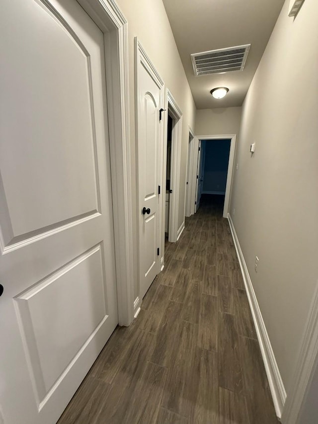 724 Esau Ave, Bossier City, LA 71111 - hall featuring dark wood finished floors and baseboards
