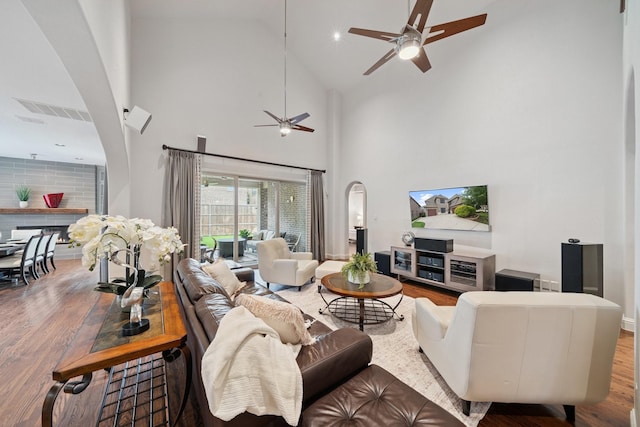 4652 Man O War Rd, Carrollton, TX 75010 - living area with a ceiling fan, wood finished floors, high vaulted ceiling, and recessed lighting