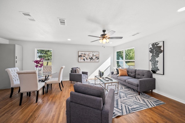 407 Bradley St, Dallas, TX 75224 - living area featuring wood finished floors, ceiling fan, and recessed lighting
