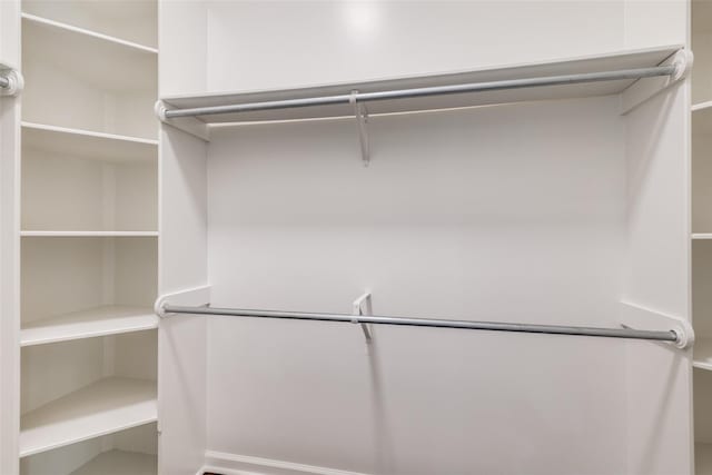 619 Buckalew St, Dallas, TX 75208 - view of spacious closet