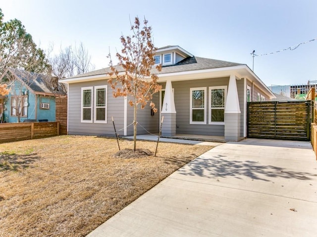 619 Buckalew St, Dallas, TX 75208 - view of front facade featuring covered porch