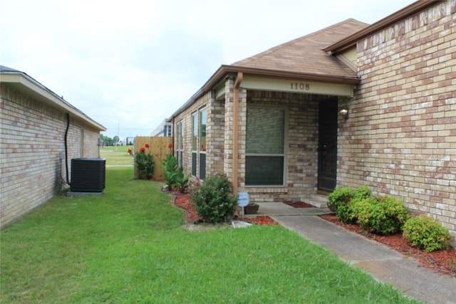 1108 Paintbrush St, Mesquite, TX 75149 - view of green lawn