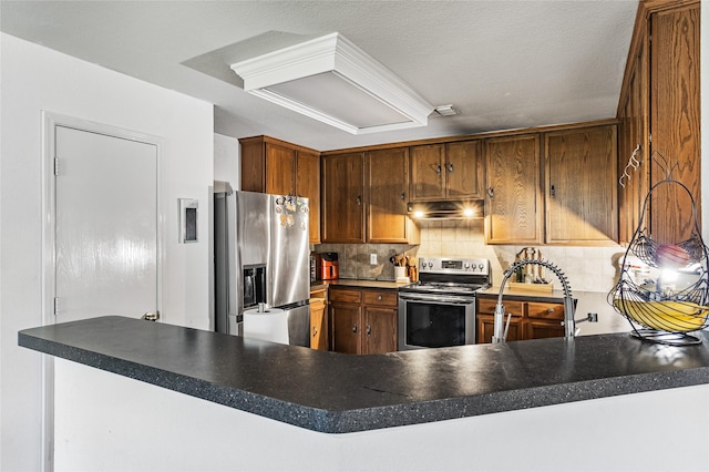 9507 Tallow Berry Dr, Dallas, TX 75249 - kitchen with appliances with stainless steel finishes, under cabinet range hood, backsplash, and a peninsula