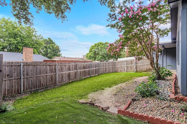 910 Meadowside Cir, Garland, TX 75043 - view of fenced backyard