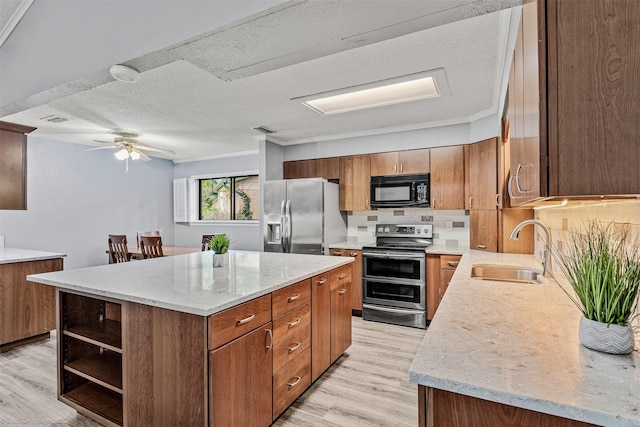 910 Meadowside Cir, Garland, TX 75043 - kitchen featuring stainless steel appliances, ornamental molding, light wood-style floors, backsplash, and a center island