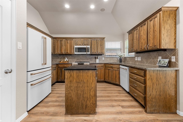 5520 Plata Ln, Benbrook, TX 76126 - kitchen with white appliances, vaulted ceiling, a kitchen island, decorative backsplash, and light wood finished floors