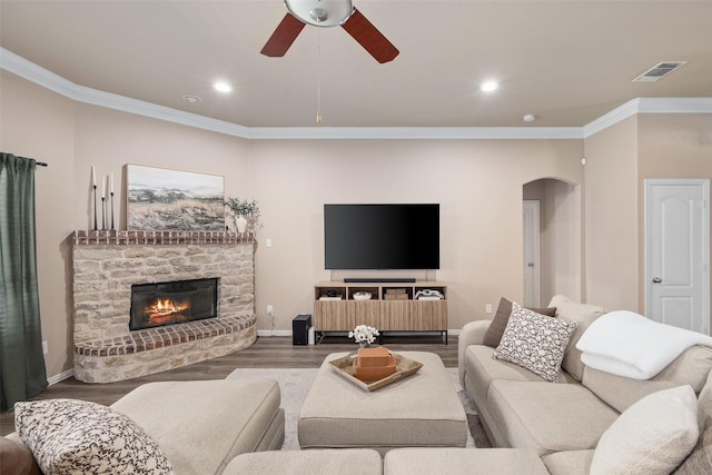5520 Plata Ln, Benbrook, TX 76126 - living area with wood finished floors, ornamental molding, ceiling fan, recessed lighting, and arched walkways