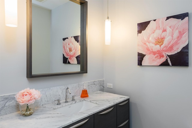2900 Mckinnon St Unit 1001, Dallas, TX 75201 - bathroom featuring vanity and tasteful backsplash