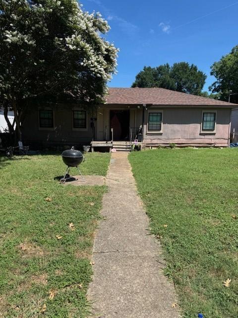 1415 Kingsley Dr, Dallas, TX 75216 - single story home with a front lawn