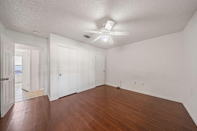 101 Arrowhead St, Fort Worth, TX 76108 - unfurnished bedroom with dark wood-style floors, ceiling fan, a textured ceiling, and a closet