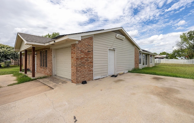 101 Arrowhead St, Fort Worth, TX 76108 - garage with concrete driveway