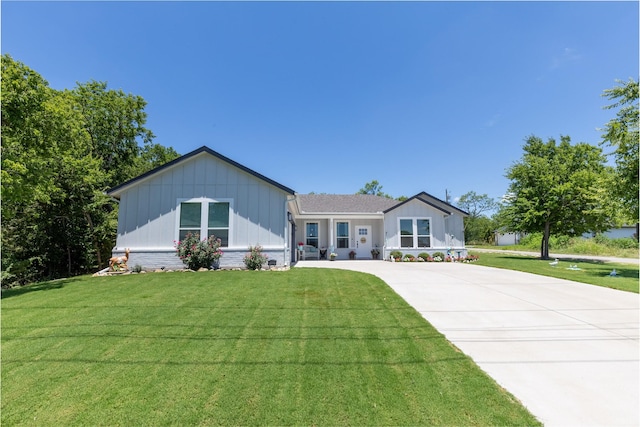 5523 Firewood Trl, Granbury, TX 76048 - ranch-style house featuring board and batten siding, driveway, and a front yard