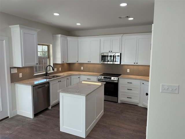 204 Ella St, Whitesboro, TX 76273 - kitchen featuring stainless steel appliances, dark wood-style floors, white cabinetry, and recessed lighting