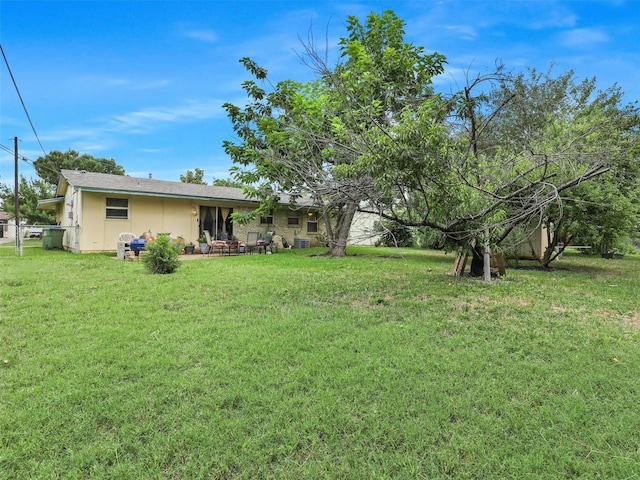 2407 Towerwood Dr, Carrollton, TX 75006 - view of grassy yard
